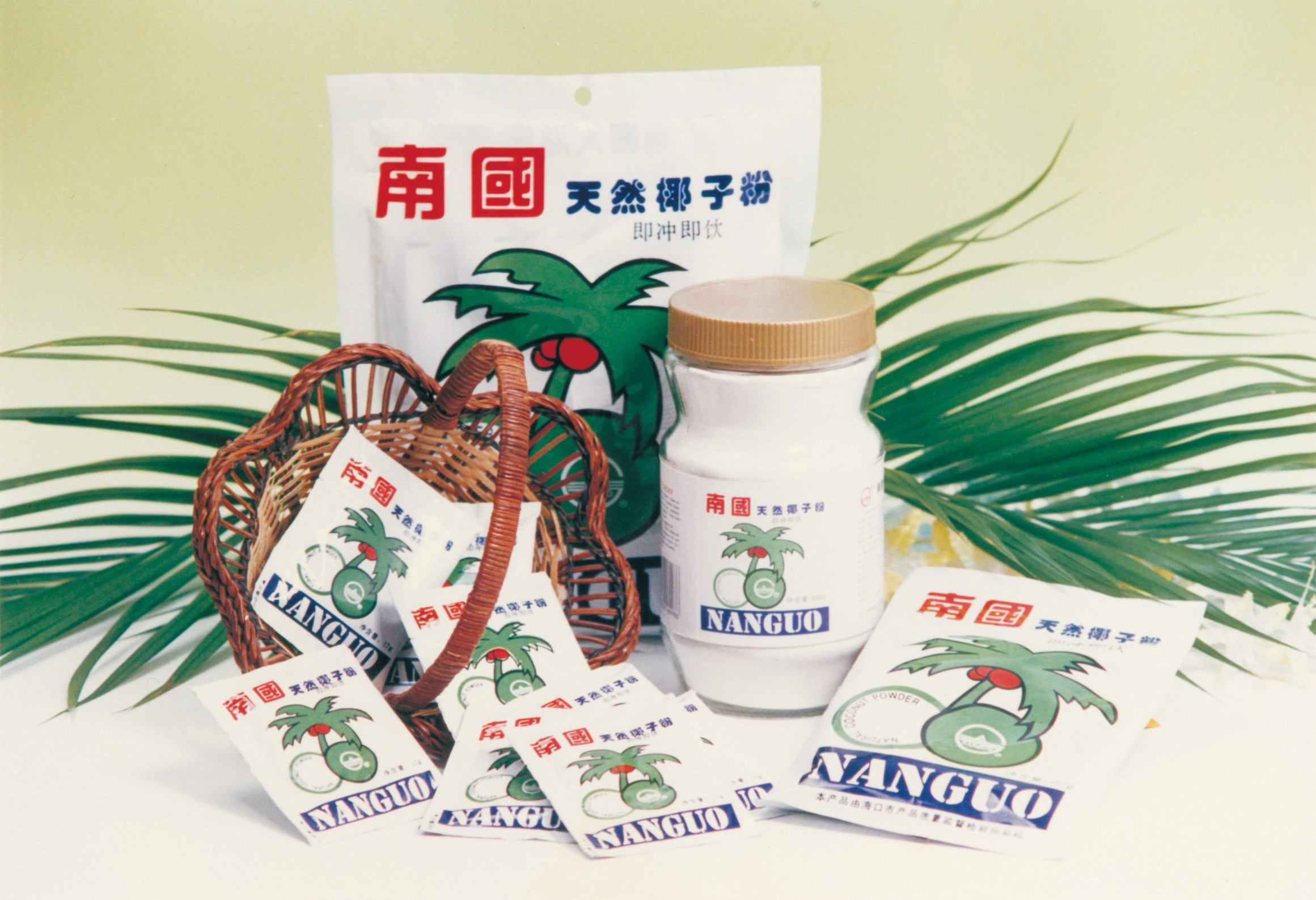 1995年，乐成研发海内第一包速溶椰子粉，同年，“博世体育”牌椰香奶茶面世销售.jpg